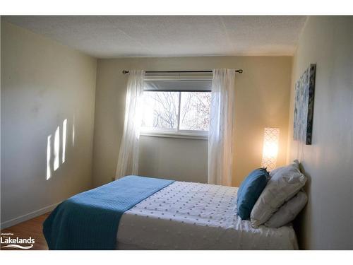 22-26 Herman Avenue, Huntsville, ON - Indoor Photo Showing Bedroom