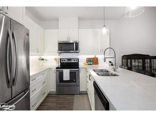 4 Sutton Lane, Collingwood, ON - Indoor Photo Showing Kitchen With Stainless Steel Kitchen With Double Sink With Upgraded Kitchen