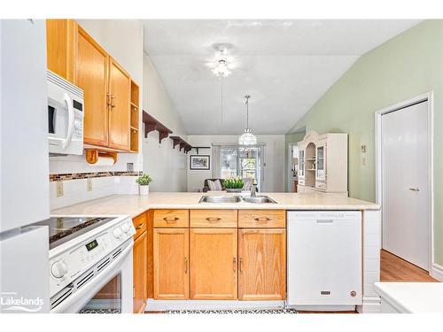 10-140 Albert Street, Collingwood, ON - Indoor Photo Showing Kitchen