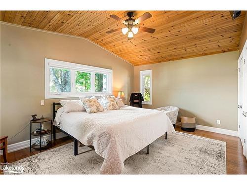 1169 Crooked House Road, Minden Hills, ON - Indoor Photo Showing Bedroom