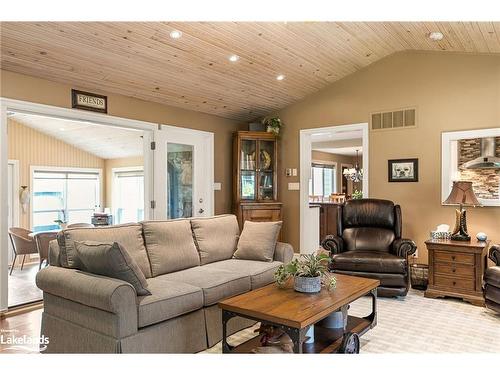 1169 Crooked House Road, Minden Hills, ON - Indoor Photo Showing Living Room