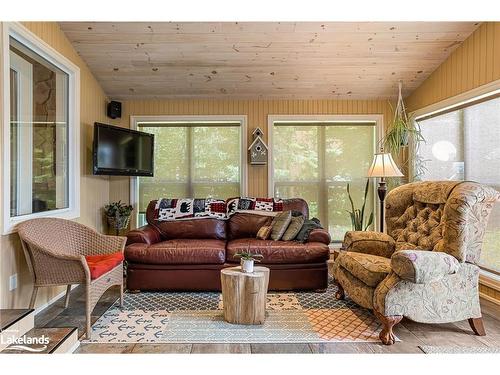 1169 Crooked House Road, Minden Hills, ON - Indoor Photo Showing Living Room