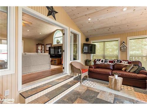 1169 Crooked House Road, Minden Hills, ON - Indoor Photo Showing Living Room