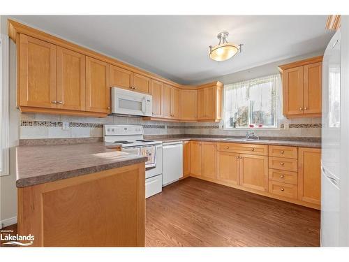 55 Breithaupt Crescent, Tiny, ON - Indoor Photo Showing Kitchen