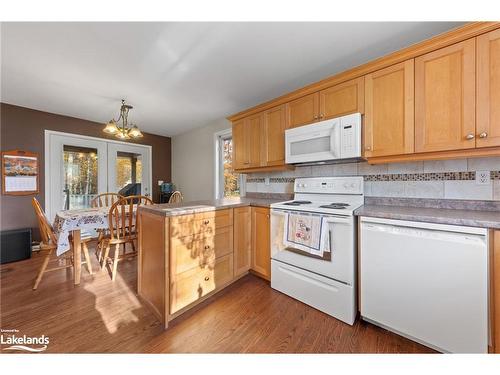 55 Breithaupt Crescent, Tiny, ON - Indoor Photo Showing Kitchen