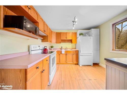 17 Louisa Street, Parry Sound, ON - Indoor Photo Showing Kitchen