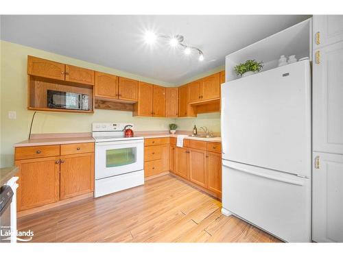 17 Louisa Street, Parry Sound, ON - Indoor Photo Showing Kitchen