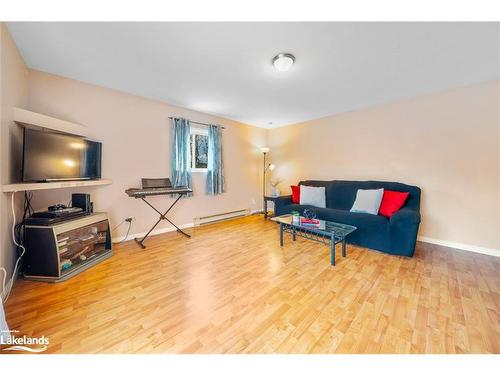 17 Louisa Street, Parry Sound, ON - Indoor Photo Showing Living Room