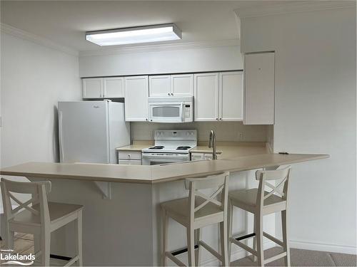 102-16 Raglan Street, Collingwood, ON - Indoor Photo Showing Kitchen