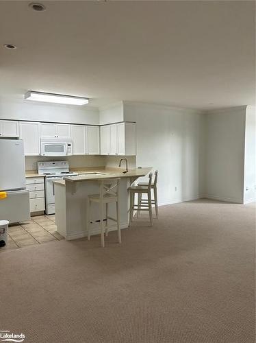 102-16 Raglan Street, Collingwood, ON - Indoor Photo Showing Kitchen