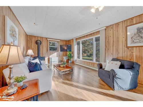 534 Hurdville Rd, Mckellar, ON - Indoor Photo Showing Living Room