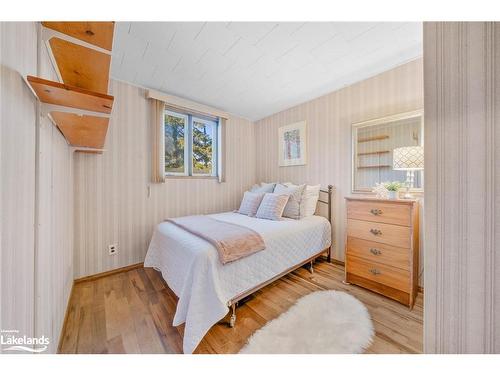 534 Hurdville Rd, Mckellar, ON - Indoor Photo Showing Bedroom