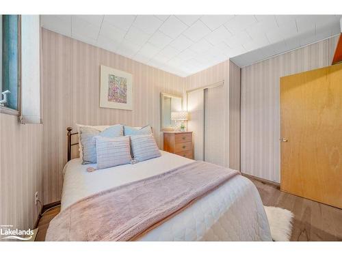 534 Hurdville Rd, Mckellar, ON - Indoor Photo Showing Bedroom