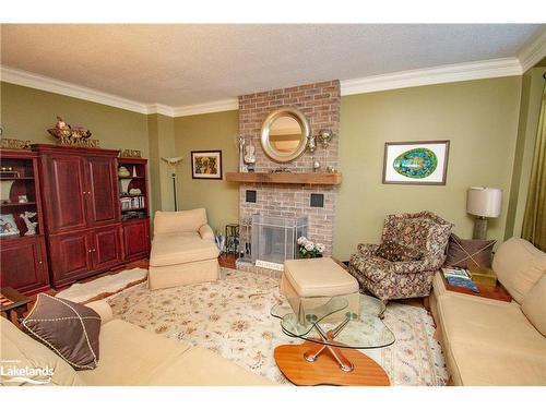 14 Marsh Harbour, Aurora, ON - Indoor Photo Showing Living Room With Fireplace