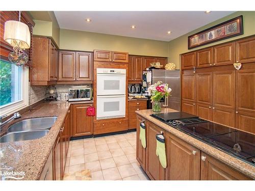 14 Marsh Harbour, Aurora, ON - Indoor Photo Showing Kitchen With Double Sink