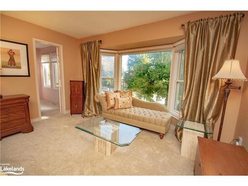 14 Marsh Harbour, Aurora, ON - Indoor Photo Showing Living Room