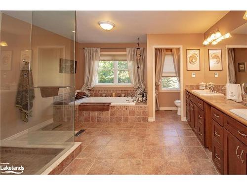 14 Marsh Harbour, Aurora, ON - Indoor Photo Showing Bathroom