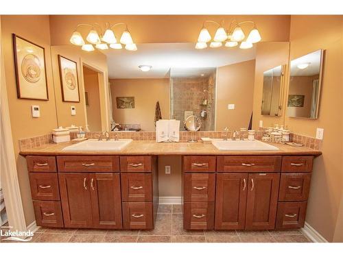 14 Marsh Harbour, Aurora, ON - Indoor Photo Showing Bathroom