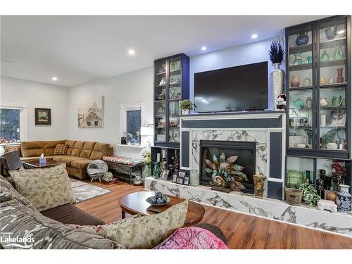 445 Peter Street N, Orillia, ON - Indoor Photo Showing Living Room With Fireplace