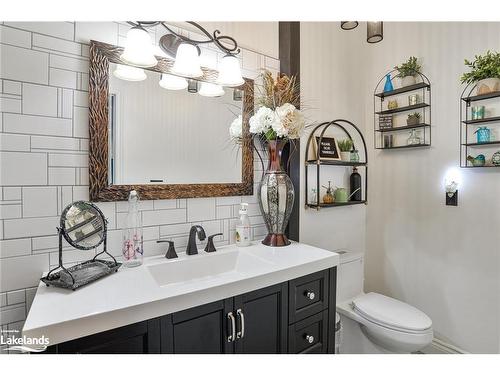 445 Peter Street N, Orillia, ON - Indoor Photo Showing Bathroom