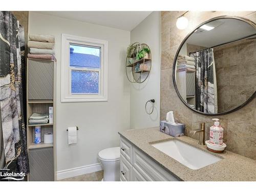 445 Peter Street N, Orillia, ON - Indoor Photo Showing Bathroom