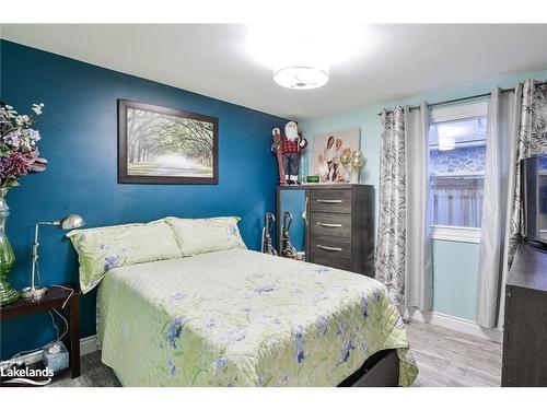 445 Peter Street N, Orillia, ON - Indoor Photo Showing Bedroom