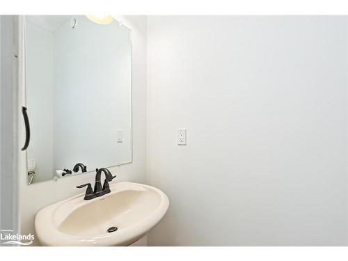 23 Chamberlain Crescent, Collingwood, ON - Indoor Photo Showing Bathroom