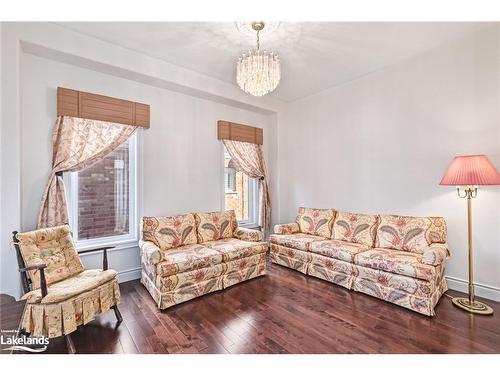 23 Chamberlain Crescent, Collingwood, ON - Indoor Photo Showing Living Room