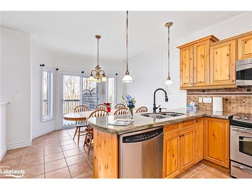 23 Chamberlain Crescent, Collingwood, ON - Indoor Photo Showing Kitchen With Double Sink