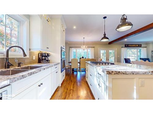 393 Tiny Beaches Road S, Tiny, ON - Indoor Photo Showing Kitchen With Double Sink With Upgraded Kitchen