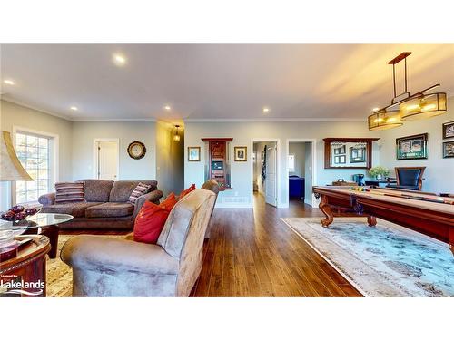 393 Tiny Beaches Road S, Tiny, ON - Indoor Photo Showing Living Room