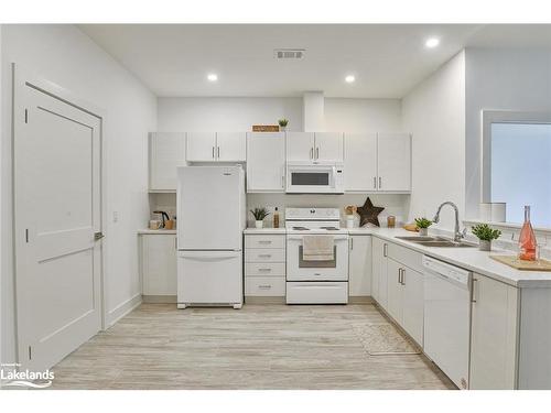 105-18 Campus Trail, Huntsville, ON - Indoor Photo Showing Kitchen With Double Sink