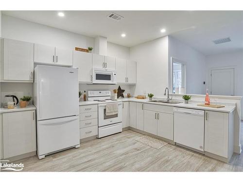 105-18 Campus Trail, Huntsville, ON - Indoor Photo Showing Kitchen With Double Sink