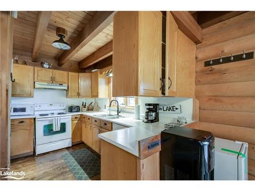 30 Mcvittie Island, Bracebridge, ON - Indoor Photo Showing Kitchen