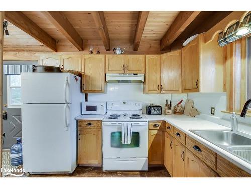 30 Mcvittie Island, Bracebridge, ON - Indoor Photo Showing Kitchen