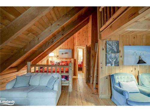 30 Mcvittie Island, Bracebridge, ON - Indoor Photo Showing Living Room