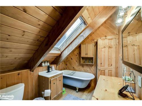 30 Mcvittie Island, Bracebridge, ON - Indoor Photo Showing Bathroom