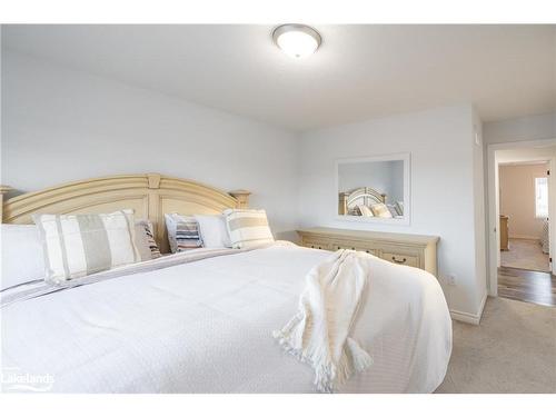 14 Henry Ball Court, Warminster, ON - Indoor Photo Showing Bedroom