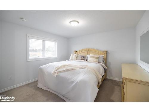 14 Henry Ball Court, Warminster, ON - Indoor Photo Showing Bedroom