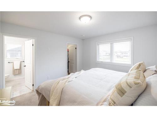 14 Henry Ball Court, Warminster, ON - Indoor Photo Showing Bedroom