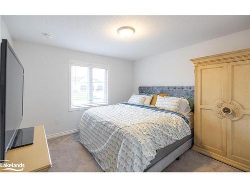 14 Henry Ball Court, Warminster, ON - Indoor Photo Showing Bedroom