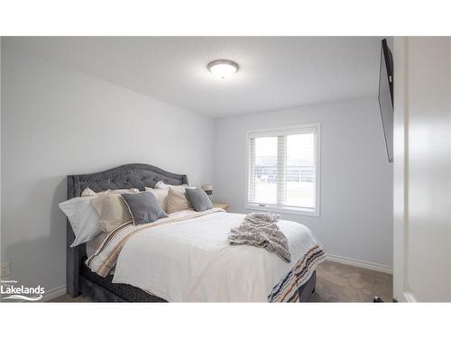 14 Henry Ball Court, Warminster, ON - Indoor Photo Showing Bedroom