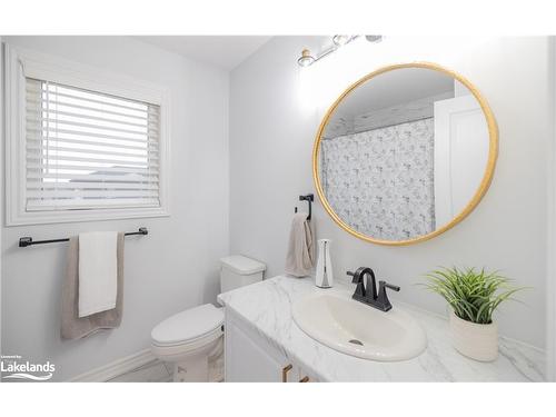 14 Henry Ball Court, Warminster, ON - Indoor Photo Showing Bathroom