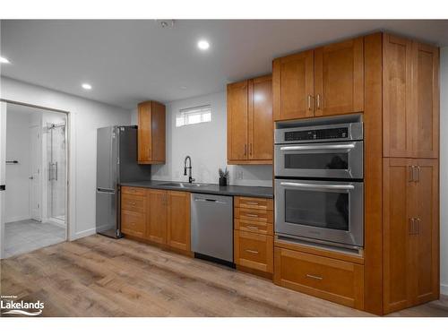 14 Henry Ball Court, Warminster, ON - Indoor Photo Showing Kitchen