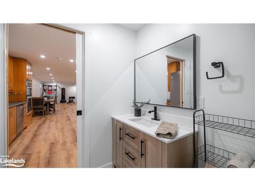 14 Henry Ball Court, Warminster, ON - Indoor Photo Showing Bathroom