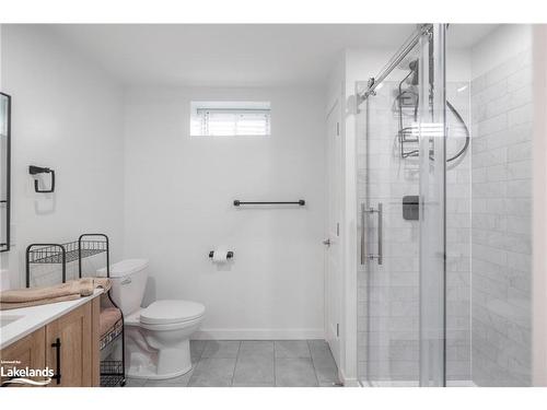 14 Henry Ball Court, Warminster, ON - Indoor Photo Showing Bathroom