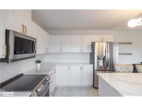 14 Henry Ball Court, Warminster, ON - Indoor Photo Showing Kitchen