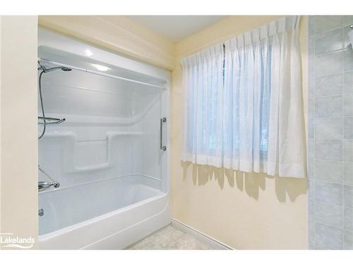 57 Fairway Avenue, Meaford, ON - Indoor Photo Showing Bathroom