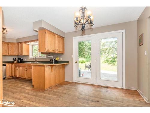 337 Ontario Street, Burk'S Falls, ON - Indoor Photo Showing Kitchen