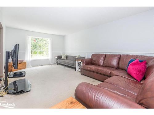 337 Ontario Street, Burk'S Falls, ON - Indoor Photo Showing Living Room